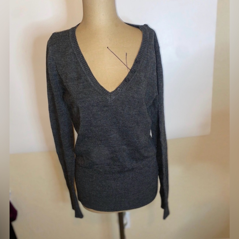 Women’s Takeout v-neck sweater